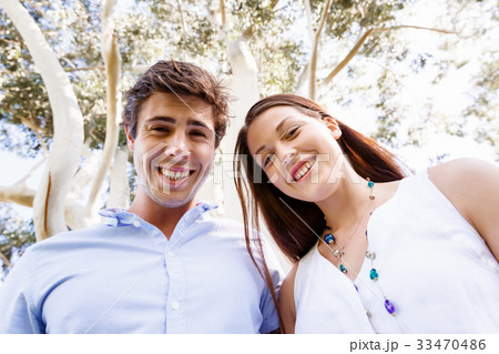 Young couple in the park 33470486