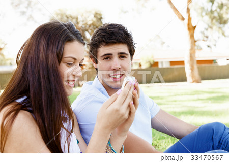 Young couple in the park 33470567