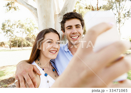 Young couple in the park 33471065