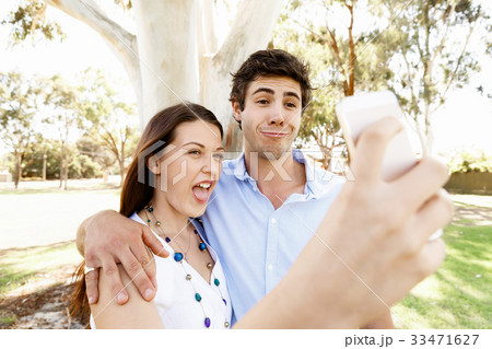 Young couple in the park 33471627