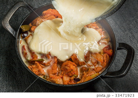 韓国料理タッカルビ　Dak galbi(Korean chicken grilled dish) 33471923