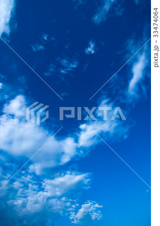 8月の空と雲 （縦） 33474064