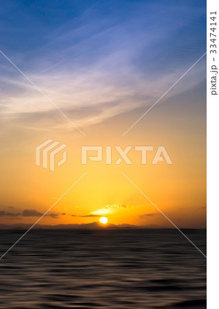Beautiful sunset at the lake 33474141