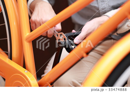 自転車 (組立式 工具 修理 調整 整備 分解 点検 レンチ オレンジ 橙 ボディパーツ 顔なし) 自転車 (組立式 工具 修理 調整 整備 分解 点検 レンチ オレンジ 橙 ボディパーツ 顔なし) 33474888