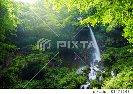 日本の滝、長野県、軽井沢町。 33475148