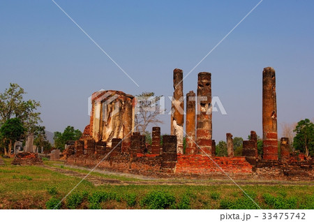 世界遺産、スコータイ王朝、スコータイ仏、内戦で破壊された寺院＠遺跡公園、スコータイ、タイ王国 33475742