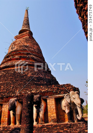 世界遺産、スコータイ王朝、スコータイ仏、内戦で破壊された寺院＠遺跡公園、スコータイ、タイ王国 33475749