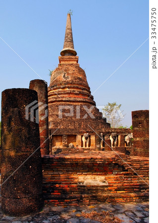 世界遺産、スコータイ王朝、スコータイ仏、内戦で破壊された寺院＠遺跡公園、スコータイ、タイ王国 33475750