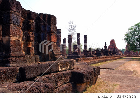 世界遺産、スコータイ王朝、スコータイ仏、内戦で破壊された寺院＠遺跡公園、スコータイ、タイ王国 33475858