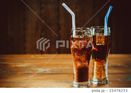 Beautiful cold drink of Cola with ice cubes  33476253
