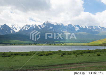 Majestic mountain lake in Altay. 33481547