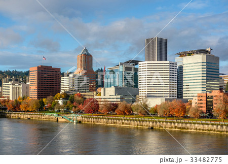 Portland city skyline at autumn 33482775