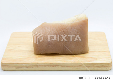 Boiled skin pork on wooden board Boiled skin pork on wooden board 33483323