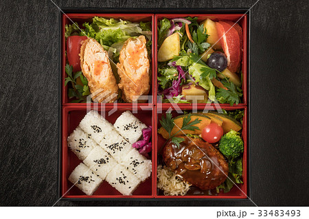 ハンバーグ弁当 Bento of hamburger steak ハンバーグ弁当 Bento of hamburger steak 33483493