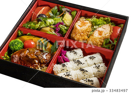 ハンバーグ弁当　Bento of hamburger steak 33483497