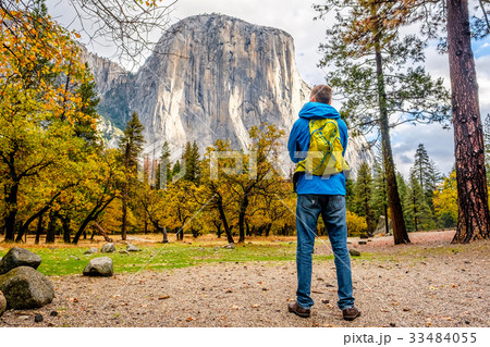 Tourist with backpack hiking in Yosemite National Park Valley at cloudy autumn morning 33484055