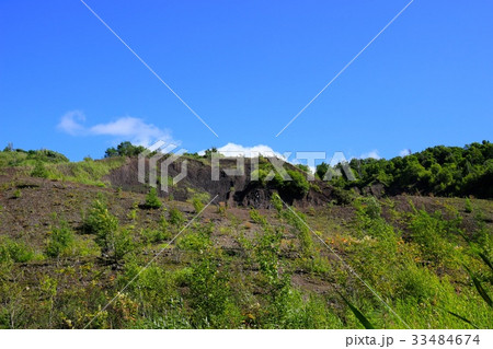 有くん火口を外側から見る 33484674