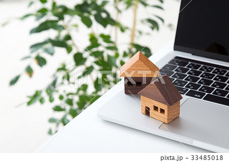家とパソコン 33485018
