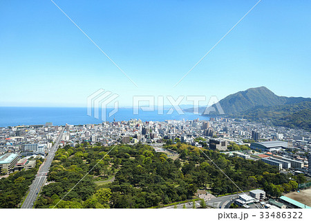 ビーコンプラザ展望台からの別府街並みと高崎山 33486322