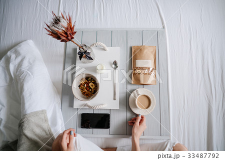 Woman eating cereals in bed 33487792