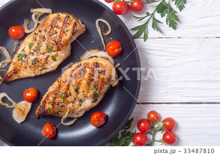 Grilled chicken breast Grilled chicken breast 33487810