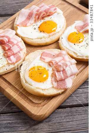 Sandwich with eggs and bacon 33487841
