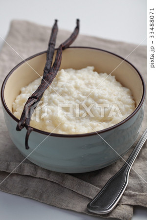 Vanilla rice pudding 33488071