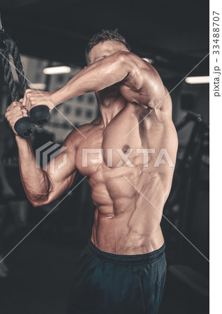Caucasian sexy fitness model in gym close up abs. 33488707