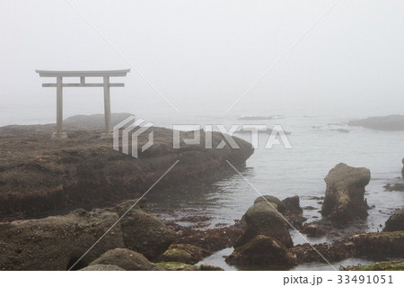 大洗磯前神社　神磯の鳥居 33491051