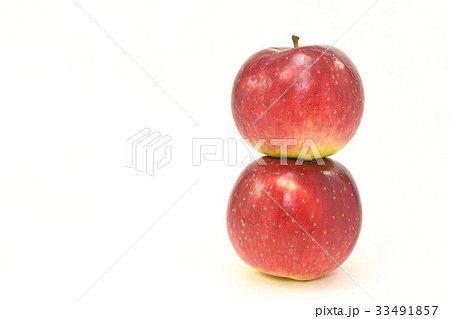 リンゴ（紅ロマン） 33491857