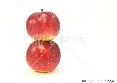 リンゴ（紅ロマン） 33493558