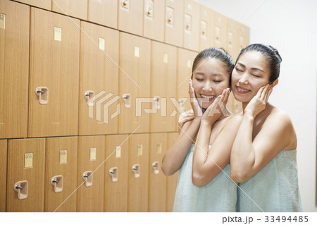 フィットネス　健康　準備　ロッカールーム　更衣室 33494485