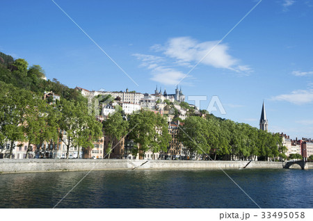 ソーヌ川沿いから見るフルビエールの丘 ソーヌ川沿いから見るフルビエールの丘 33495058