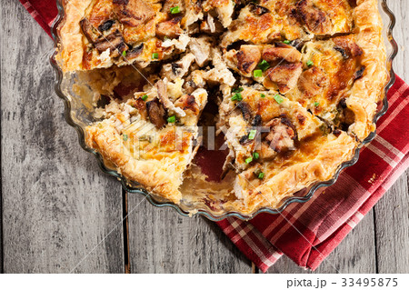 Slice of tart with chicken amd mushrooms 33495875