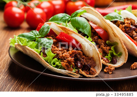 Mexican tacos with minced meat, beans and spices 33495885