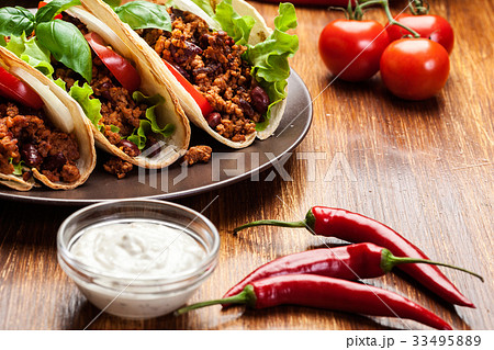 Mexican tacos with minced meat, beans and spices 33495889