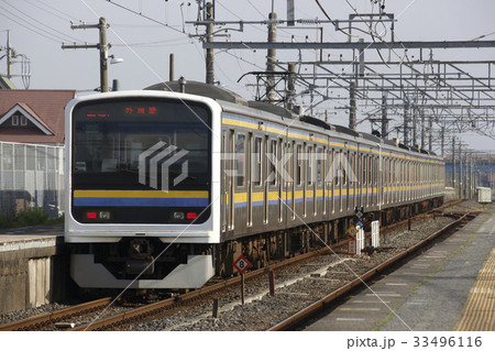 上総一ノ宮駅を発車する外房線209系 33496116