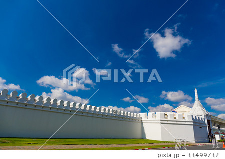 バンコク、ワット・プラケオ、王宮と青空 バンコク、ワット・プラケオ、王宮と青空 33499732
