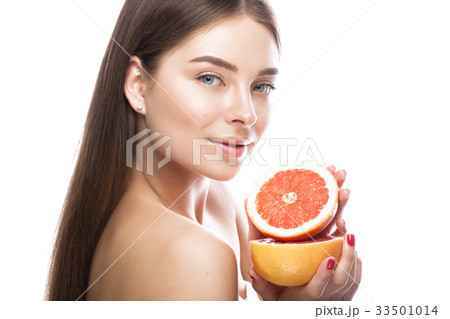 Beautiful young girl with a light natural make-up 33501014