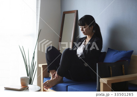 仕事に悩む女性 33501265