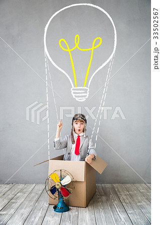 Child pretend to be businessman 33502567