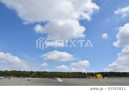 茅ヶ崎海岸の青空と雲 茅ヶ崎海岸の青空と雲 33502811