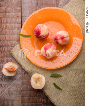 Young juicy peaches on a wooden background Young juicy peaches on a wooden background 33502889