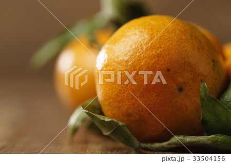 organic tangerines with leaves on wood table organic tangerines with leaves on wood table 33504156