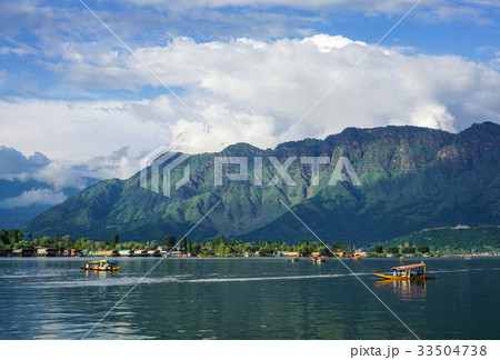 Landscape of Dal Lake in Srinagar, India 33504738