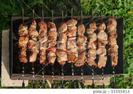 Process of cookong shashlik outdoor, img 10 of 17 33505813