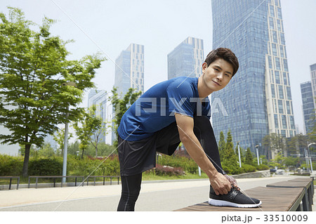 高層ビル 曲がる かがむ 33510009