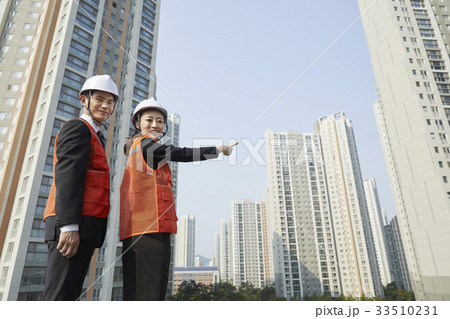 高層ビル 男 男性 33510231