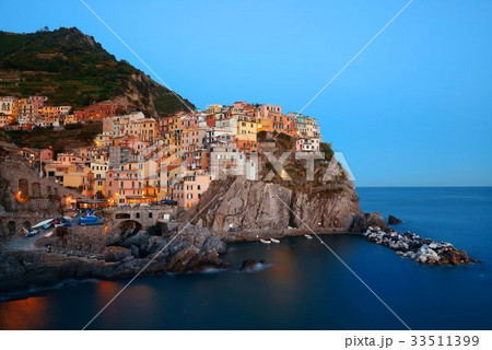 Manarola in Cinque Terre night 33511399