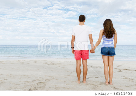 Young couple in love on the beach 33511458